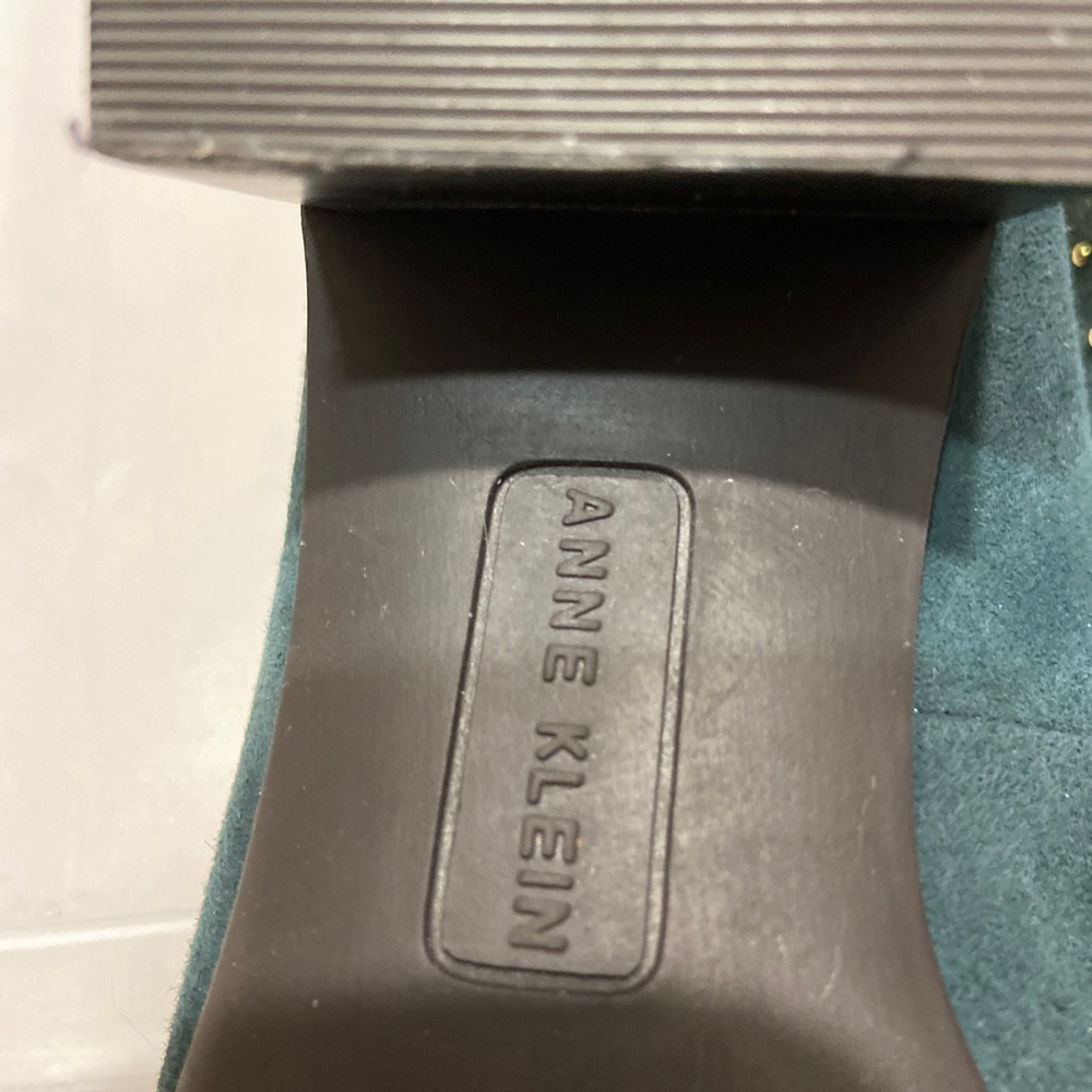 Anne Klein‎ | Women's 7.5 M | Emerald Green Suede Studded Pumps | Classic - Picture 9 of 9